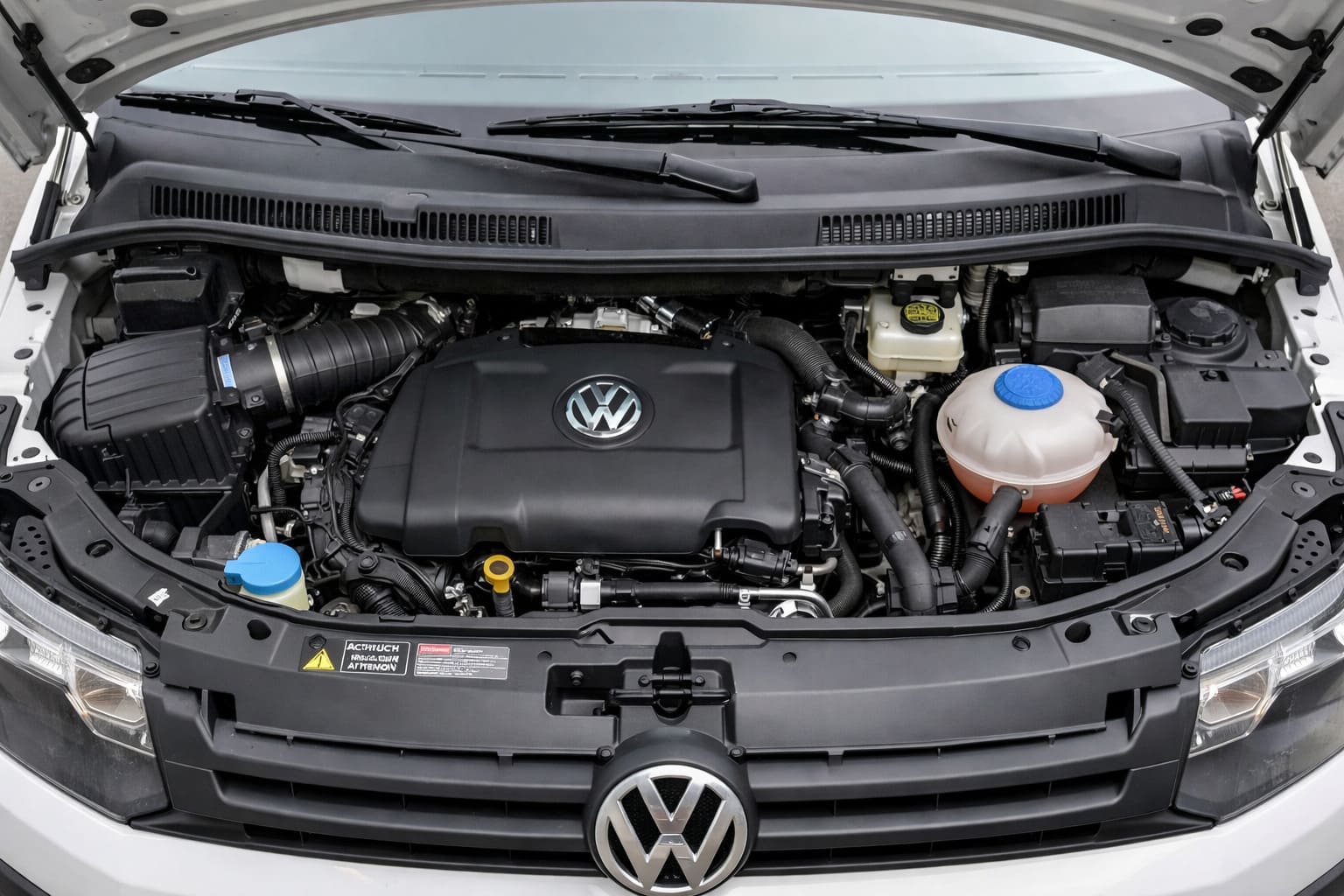 Моторный отсек Фольксваген Т-5