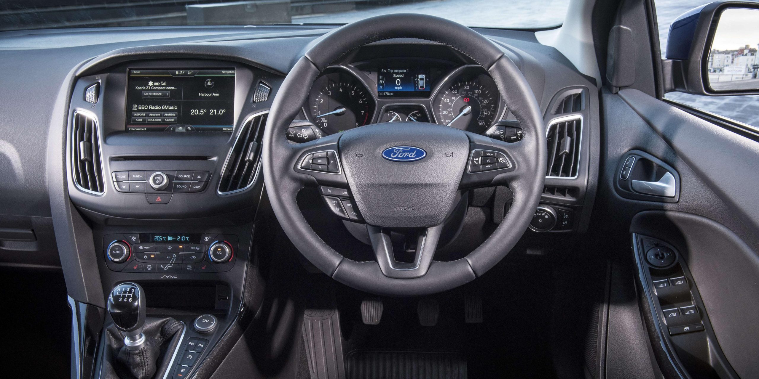 https://carwow-uk-wp-3.imgix.net/Ford-Focus-interior-4.jpg