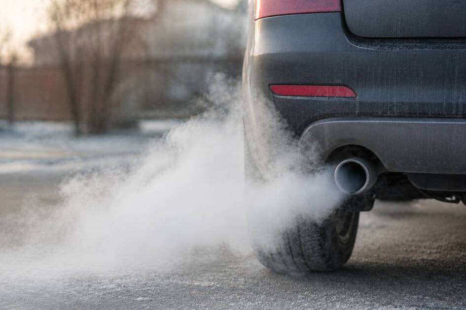 Дизельный автомобиль дымит белым дымом при запуске двигателя